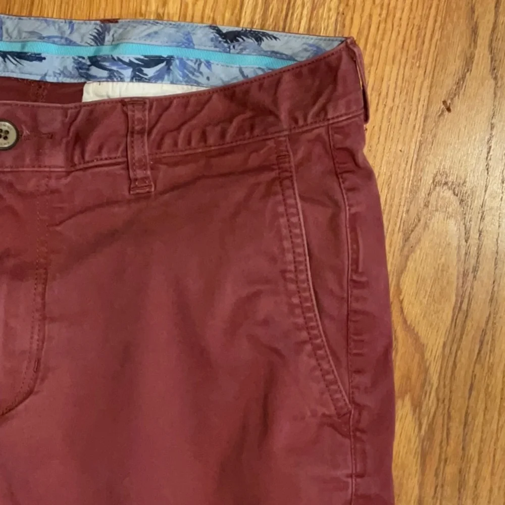 Tommy Bahama 8” Chino Shorts - Men’s Size 32 - Red Bordeaux - Cotton Blend
